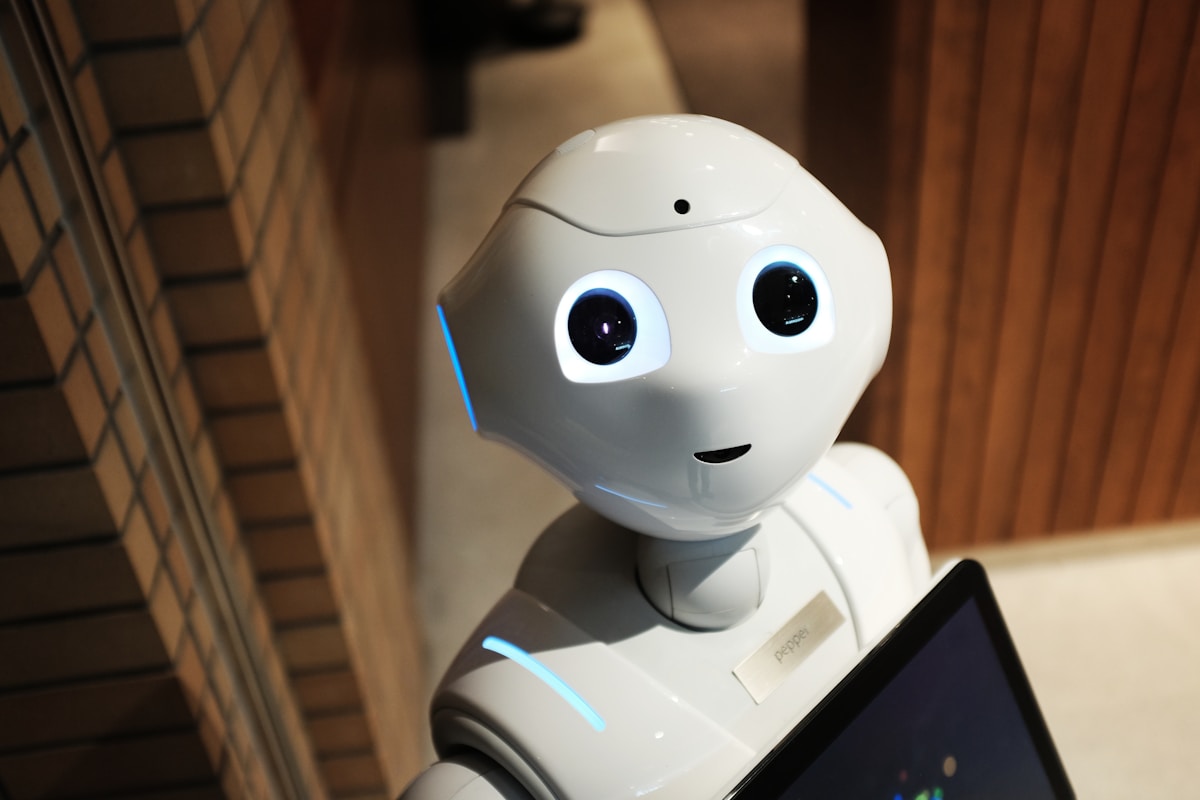 AIと融合するロボット技術 — 協働ロボットの普及が加速(Unsplash)